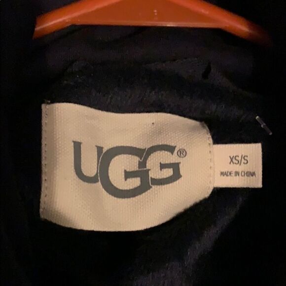 Ugg Navy cape XS/S pockets warm NWT - Picture 2 of 8